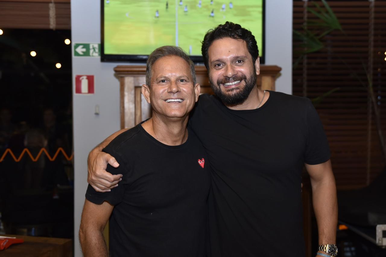  Paulo Sérgio Araújo e Rodrigo Gomes            